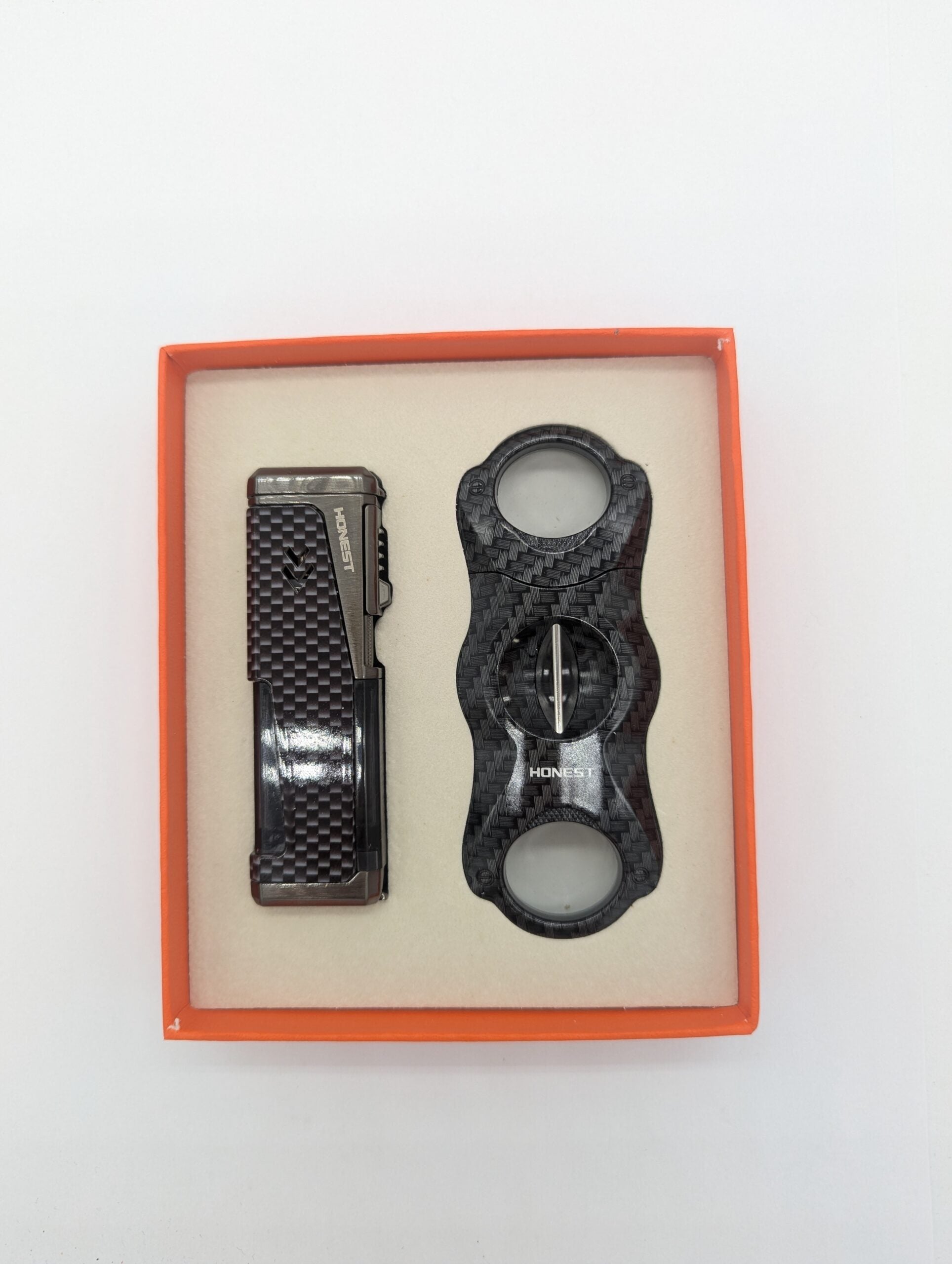 MT778 Honest Lighter And Cigar Cutter Set V Cut Carbon